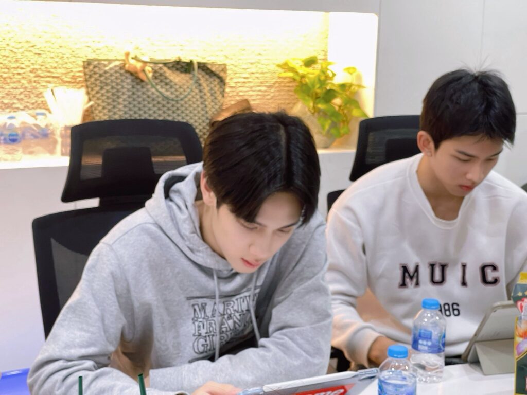 Roommate Chaos inicia la lectura de guion: el nuevo BL de GMMTV 2026 con MarkOhm, SurfJava y SaveFranc genera expectativa